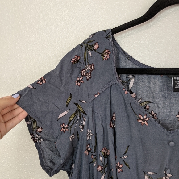 Torrid Gray Short Sleeve Blouse Pink Floral - Picture 7 of 8